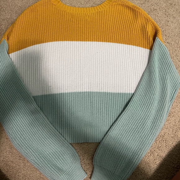 Hollister Stripped Cropped Sweater - Picture 3 of 3